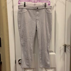 Simply Vera Vera Wang cropped leggings.